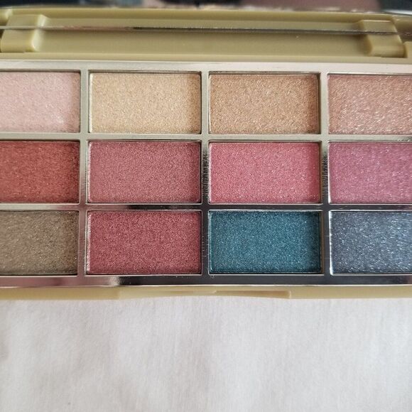 Lash Step - Shimmer About You Eyeshadow Palette - Picture 5 of 8